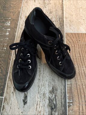 Geox Women’s Black Suede Lace-Up Casual Shoes